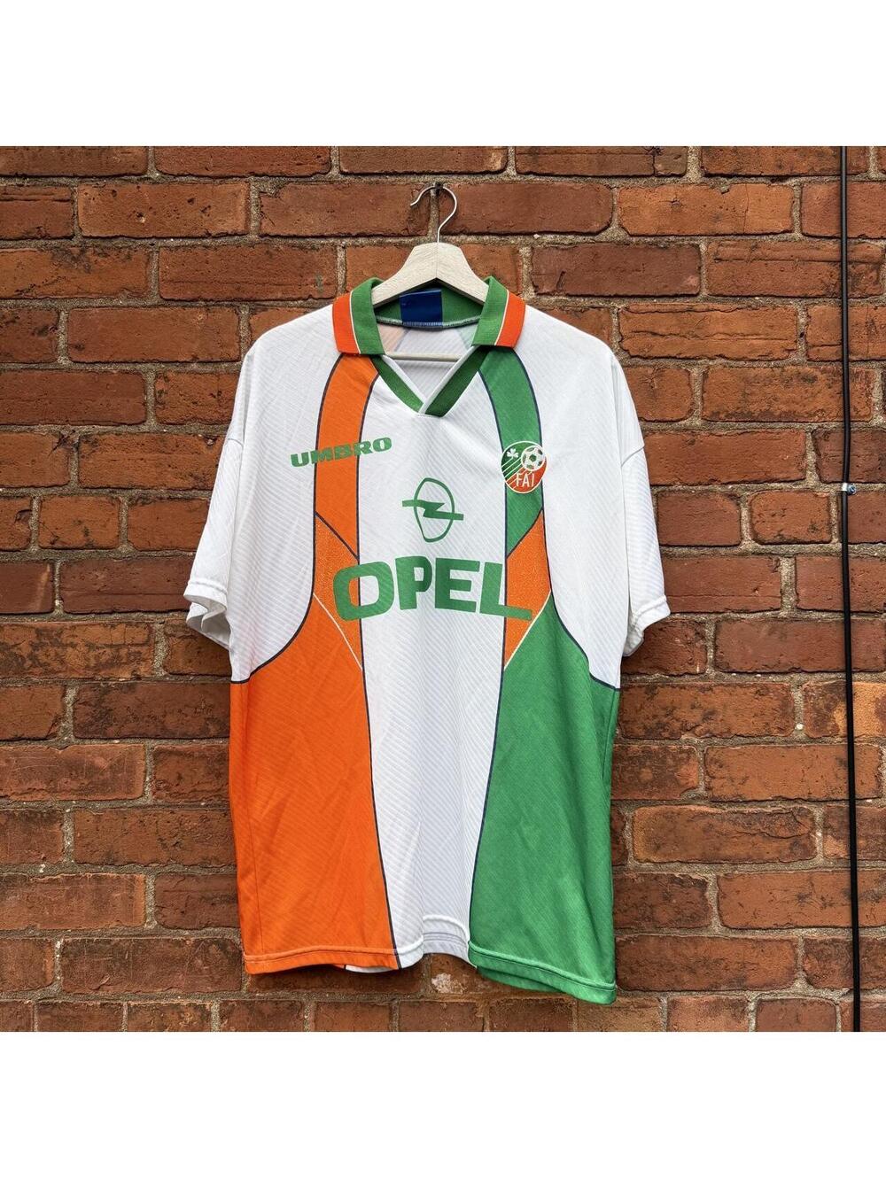 Vintage Umbro republic of Ireland soccer away Jersey 94-96